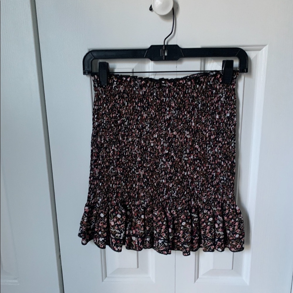 SMOCKED FLORAL SKIRT✨